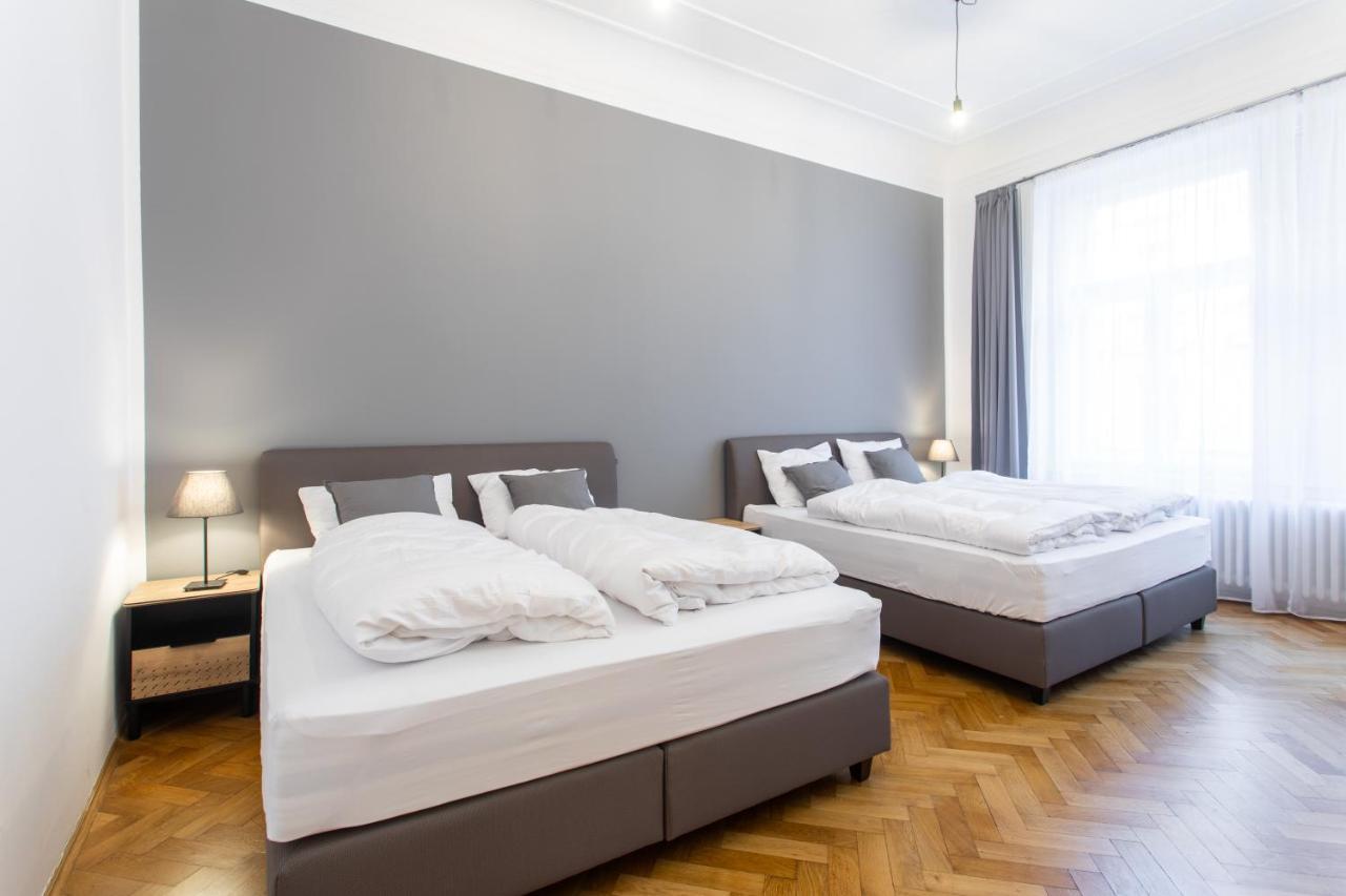 Spacious Apartments Near The River 프라하 외부 사진