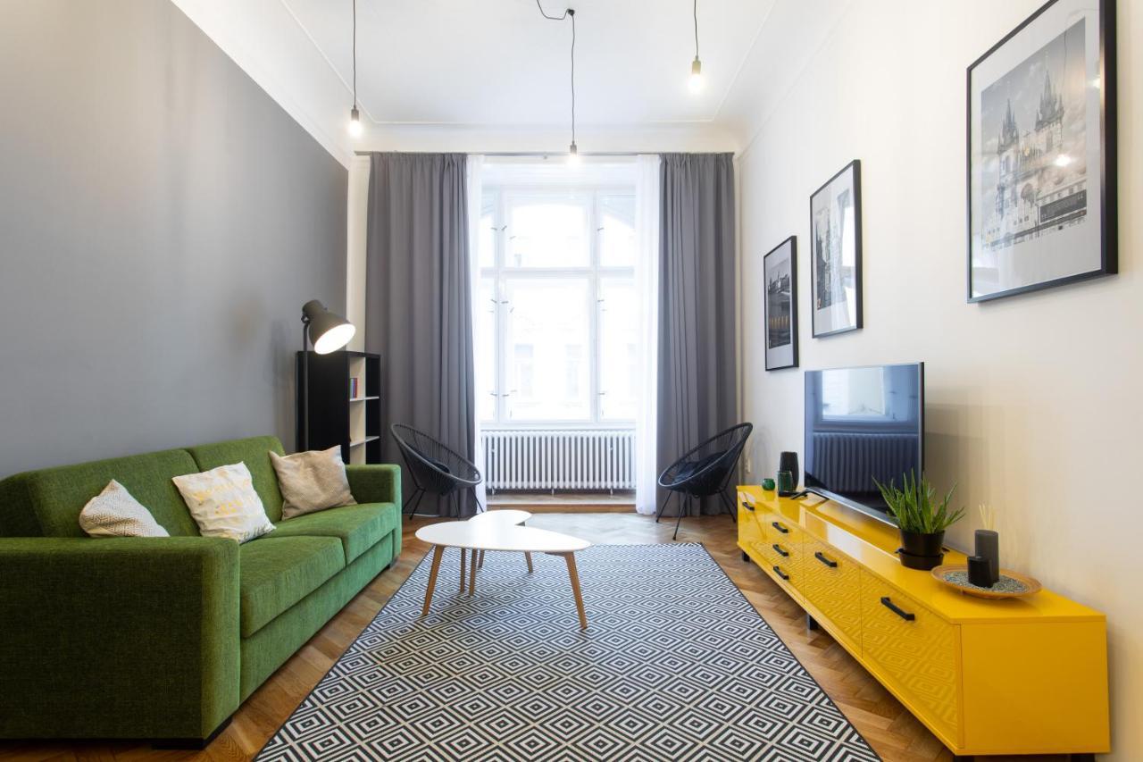 Spacious Apartments Near The River 프라하 외부 사진