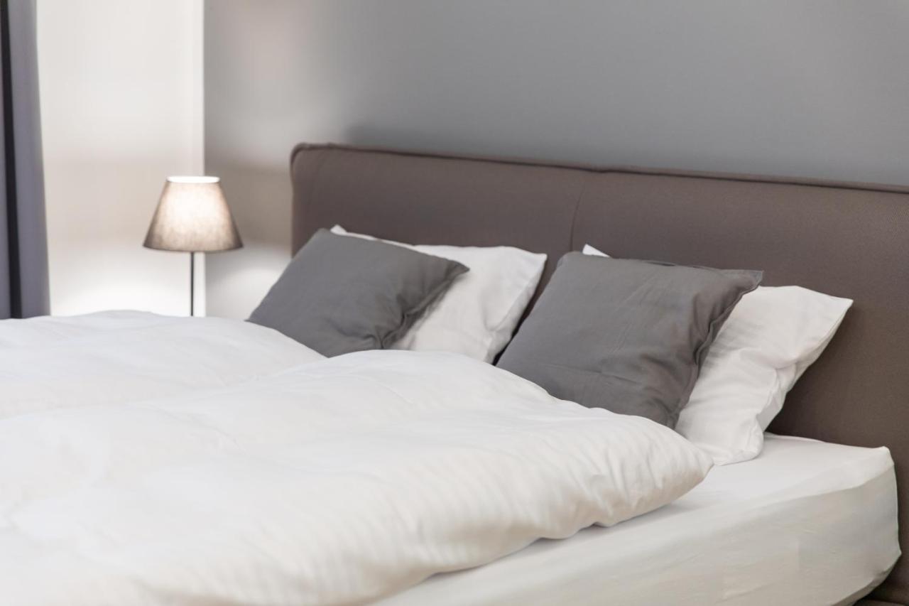 Spacious Apartments Near The River 프라하 외부 사진