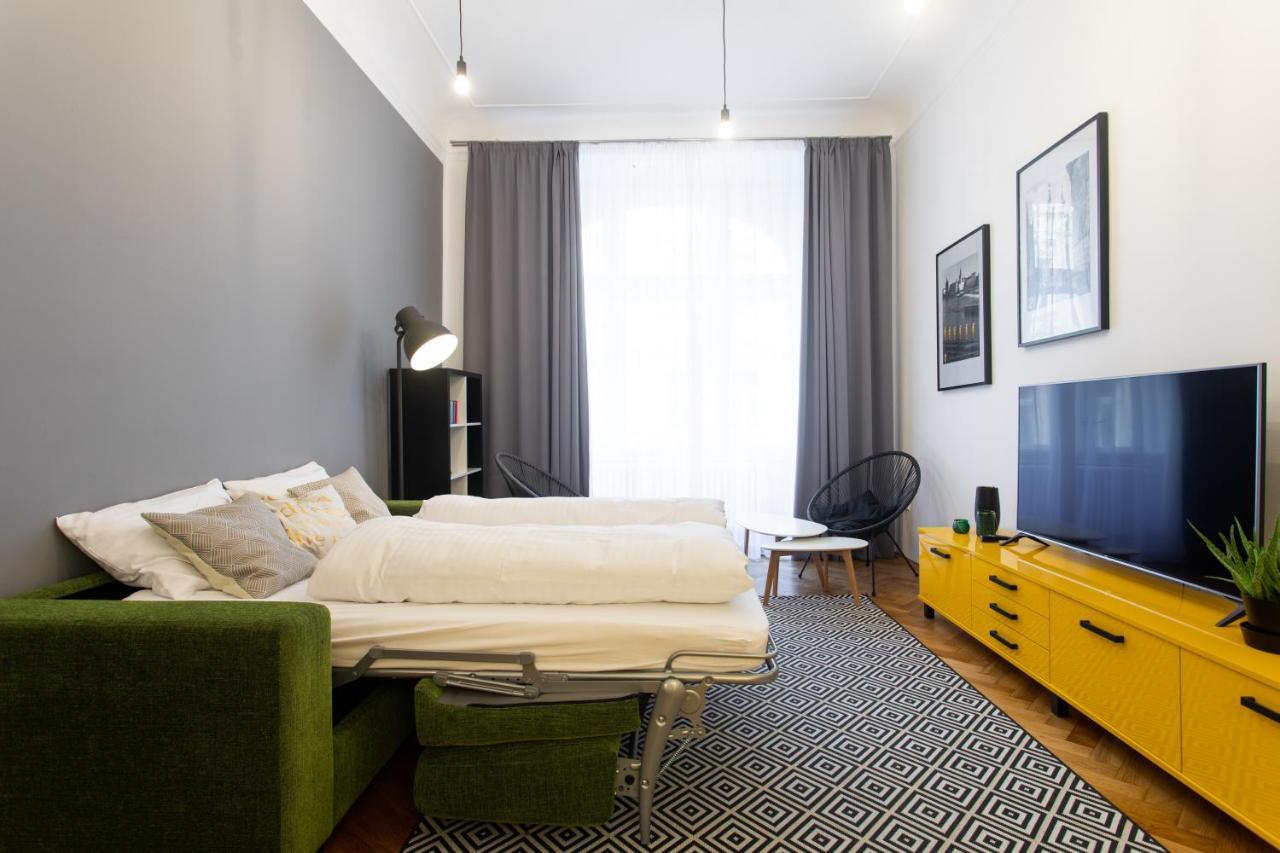 Spacious Apartments Near The River 프라하 외부 사진
