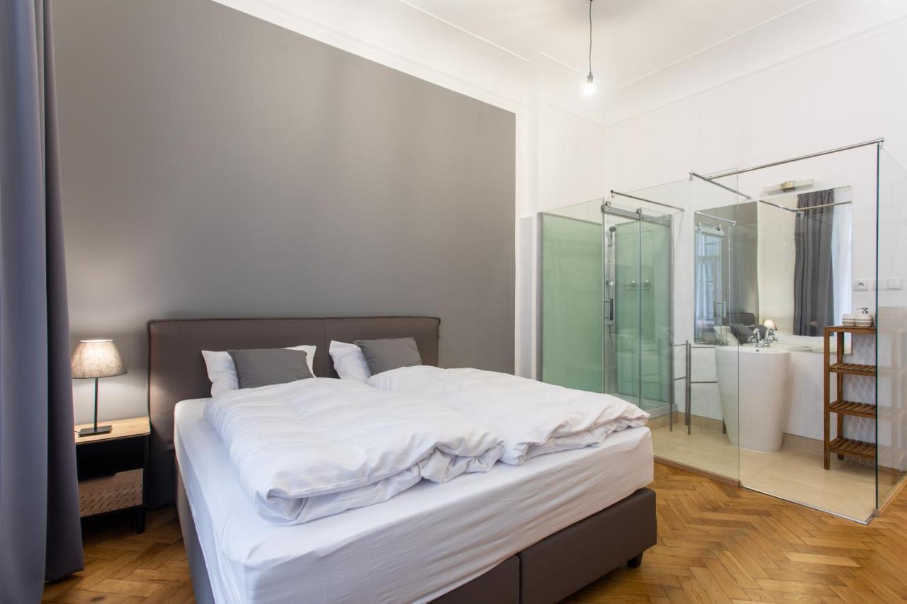 Spacious Apartments Near The River 프라하 외부 사진