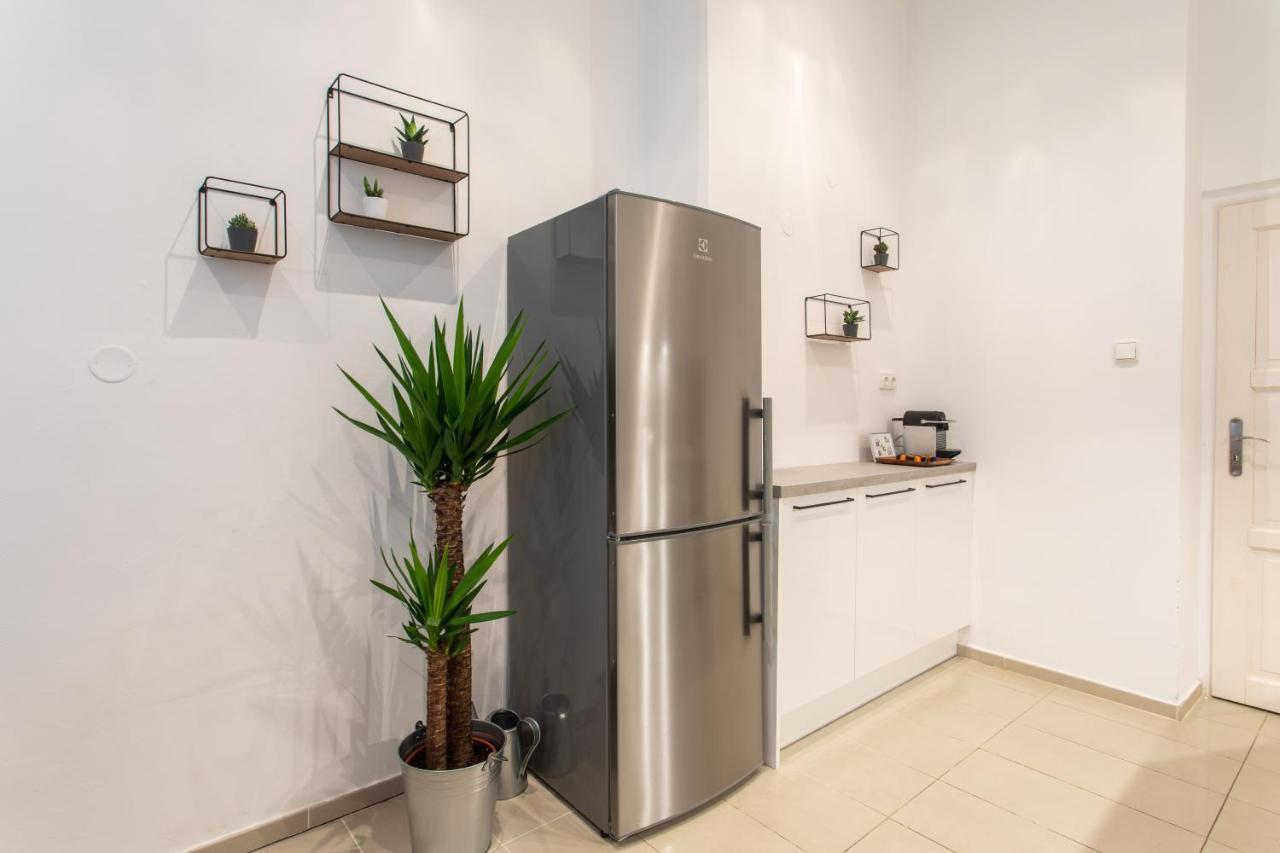 Spacious Apartments Near The River 프라하 외부 사진