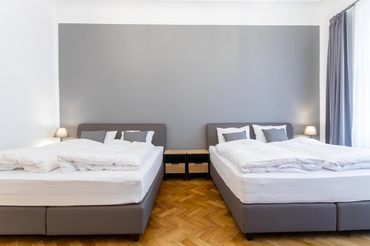 Spacious Apartments Near The River 프라하 외부 사진