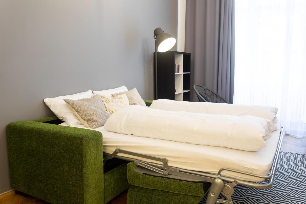 Spacious Apartments Near The River 프라하 외부 사진
