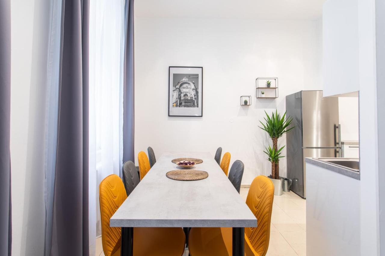 Spacious Apartments Near The River 프라하 외부 사진